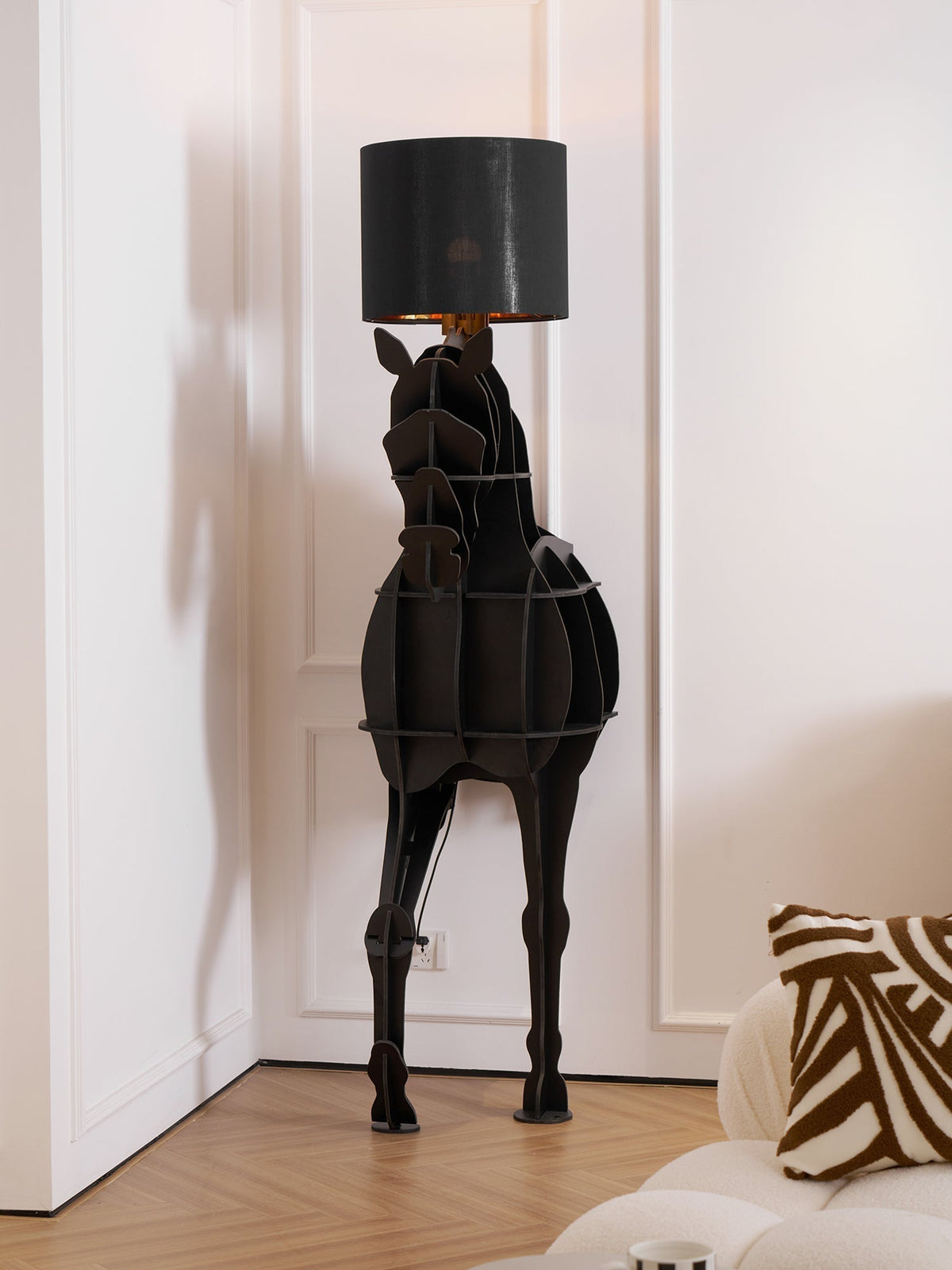 Nrasen lampada da terra a Forma di Cavallo