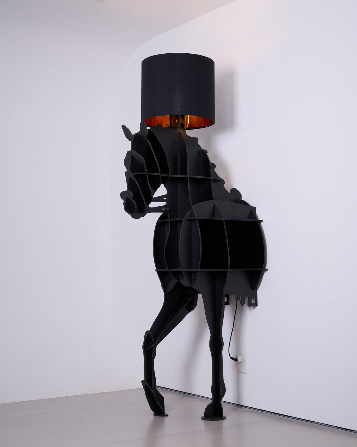 Nrasen lampada da terra a Forma di Cavallo