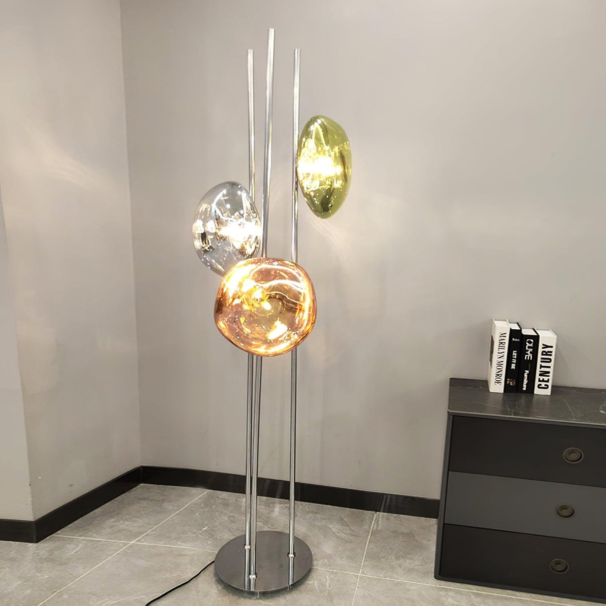 Gevara lampada da terra contemporanea