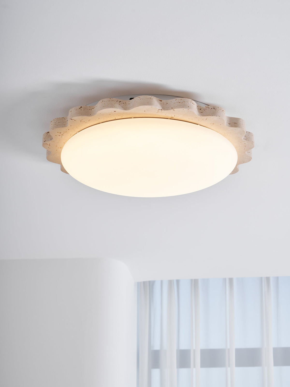 Crestwood lampada da soffitto in travertino giallo con bordo a festone