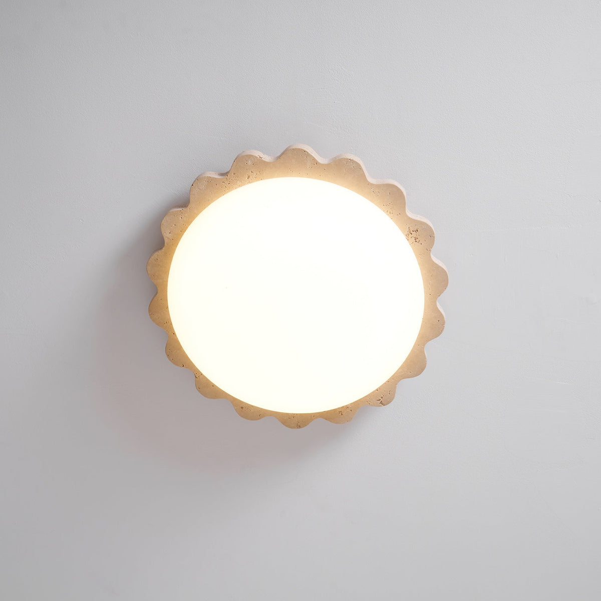 Crestwood lampada da soffitto in travertino giallo con bordo a festone