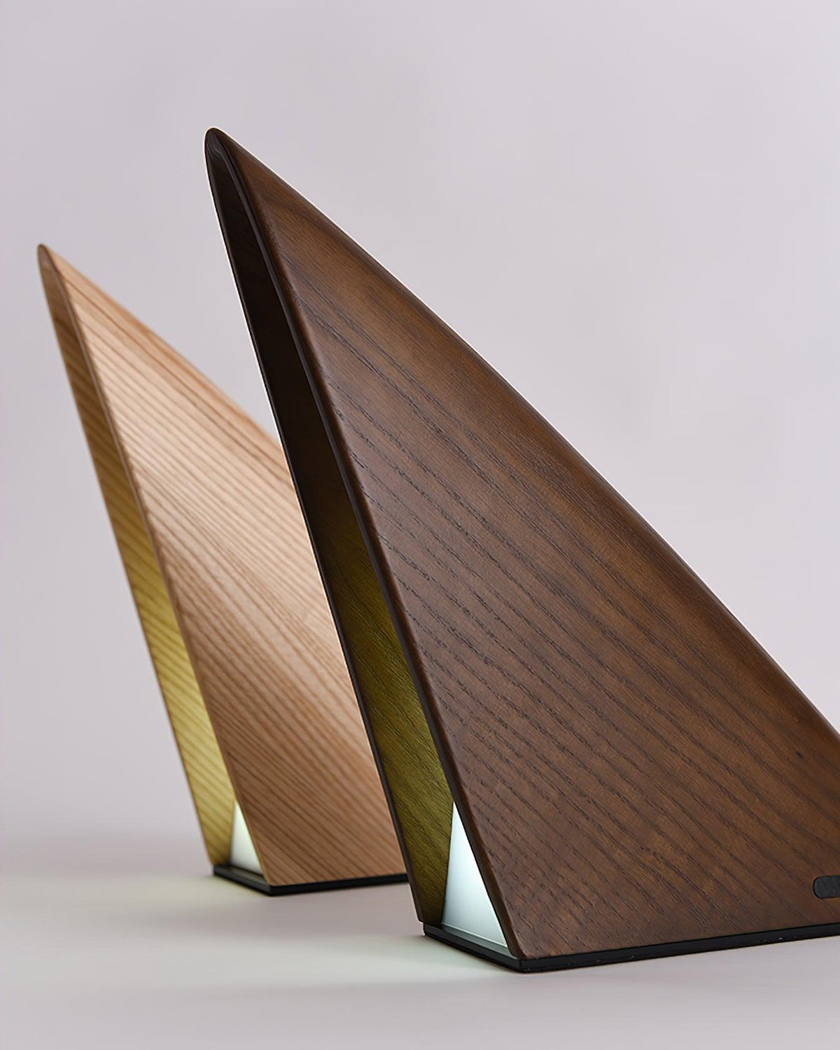 Justin lampada da tavolo minimalista in legno