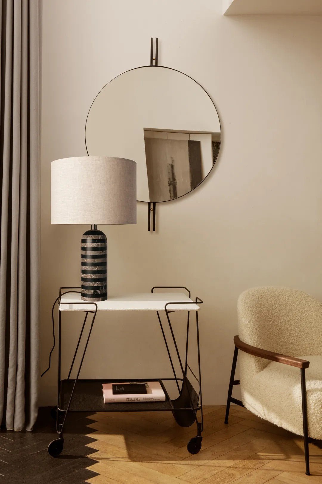 Avery lampada da tavolo contemporanea