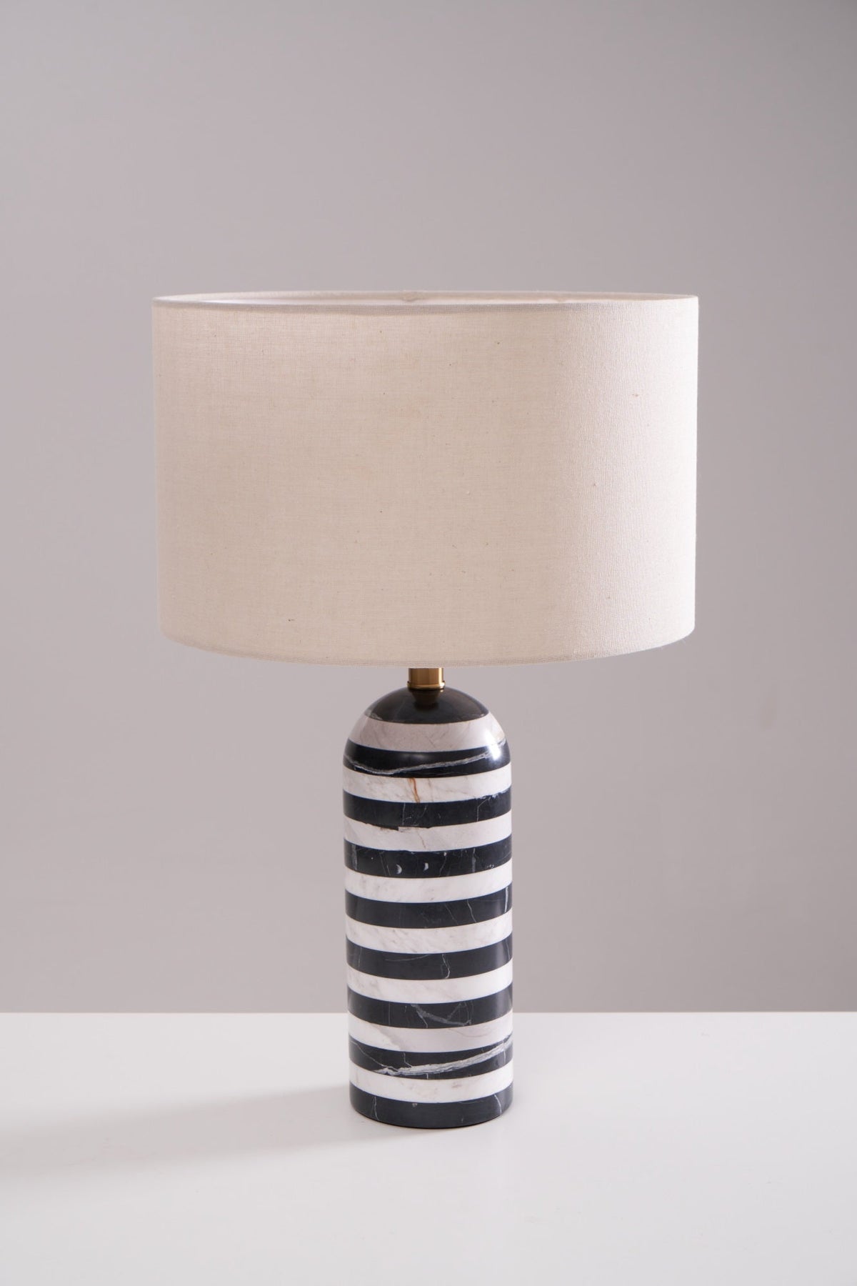Avery lampada da tavolo contemporanea