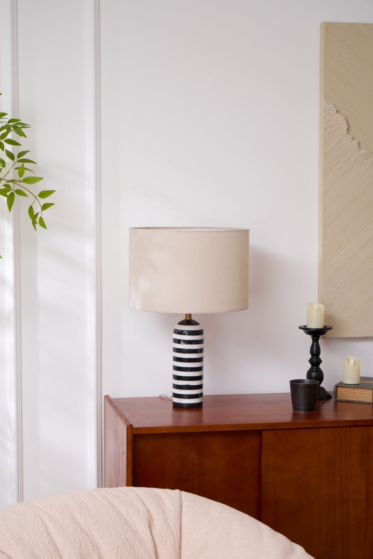 Avery lampada da tavolo contemporanea