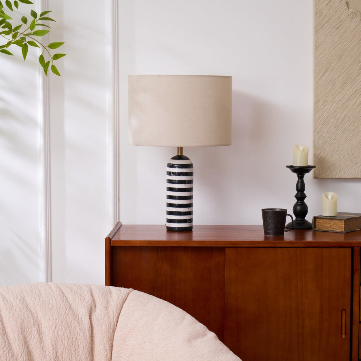 Avery lampada da tavolo contemporanea