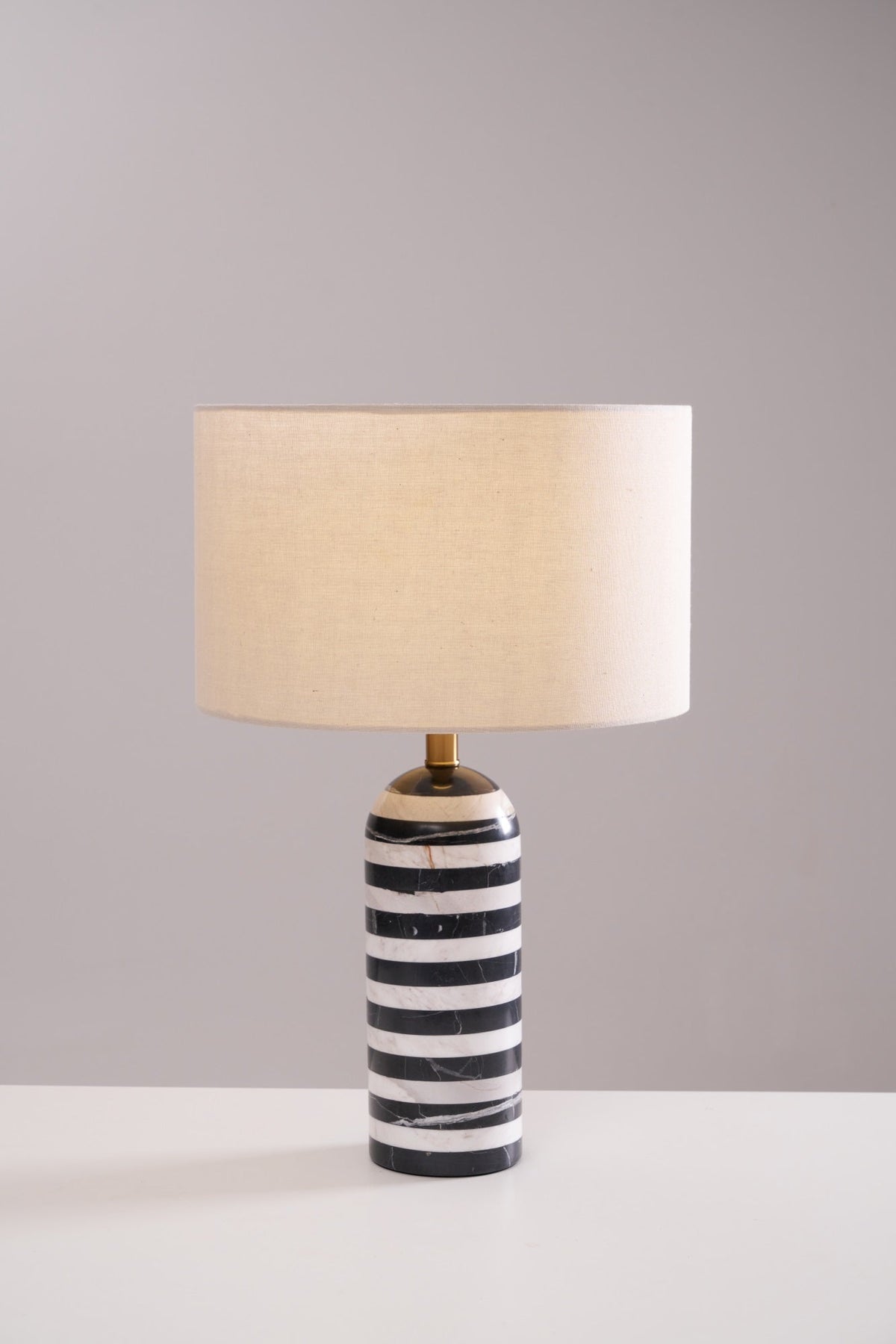 Avery lampada da tavolo contemporanea