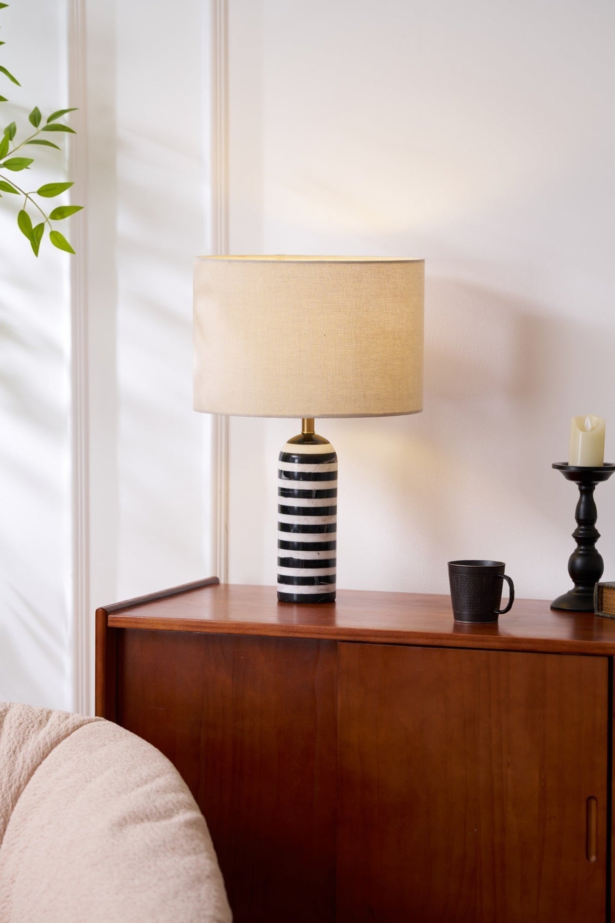 Avery lampada da tavolo contemporanea