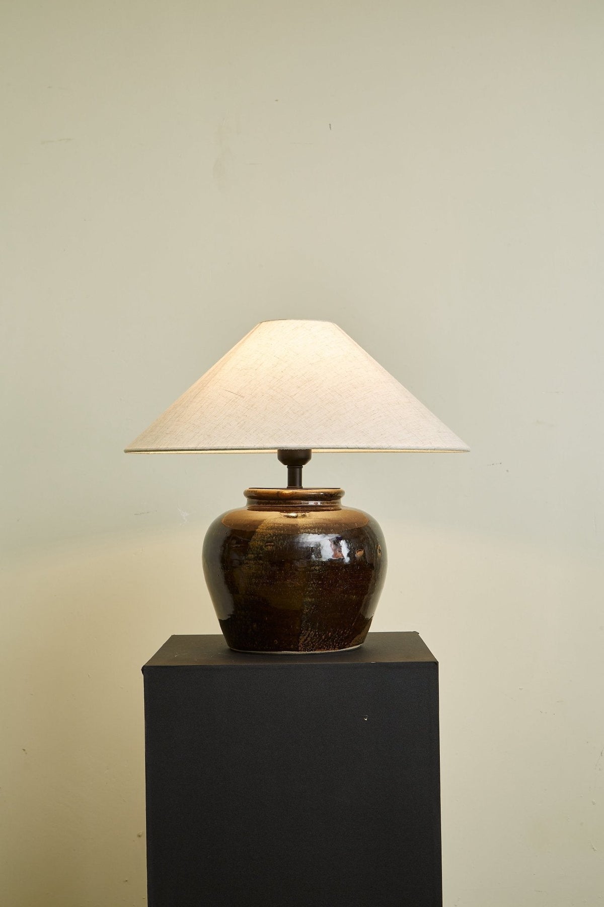Ravien Umber Jar lampada da tavolo