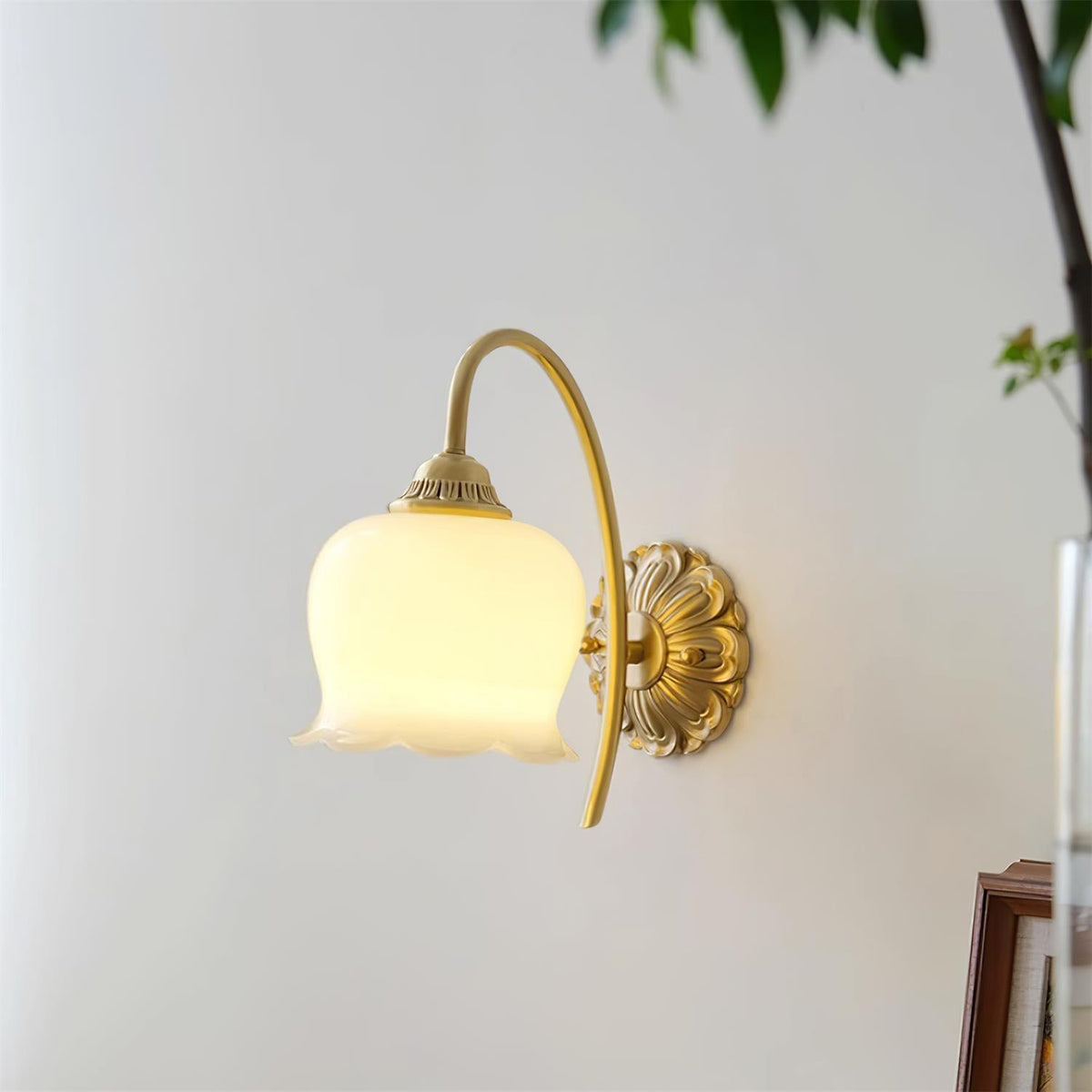 Dazell Art Flower lampada da parete in ottone e resina floreale