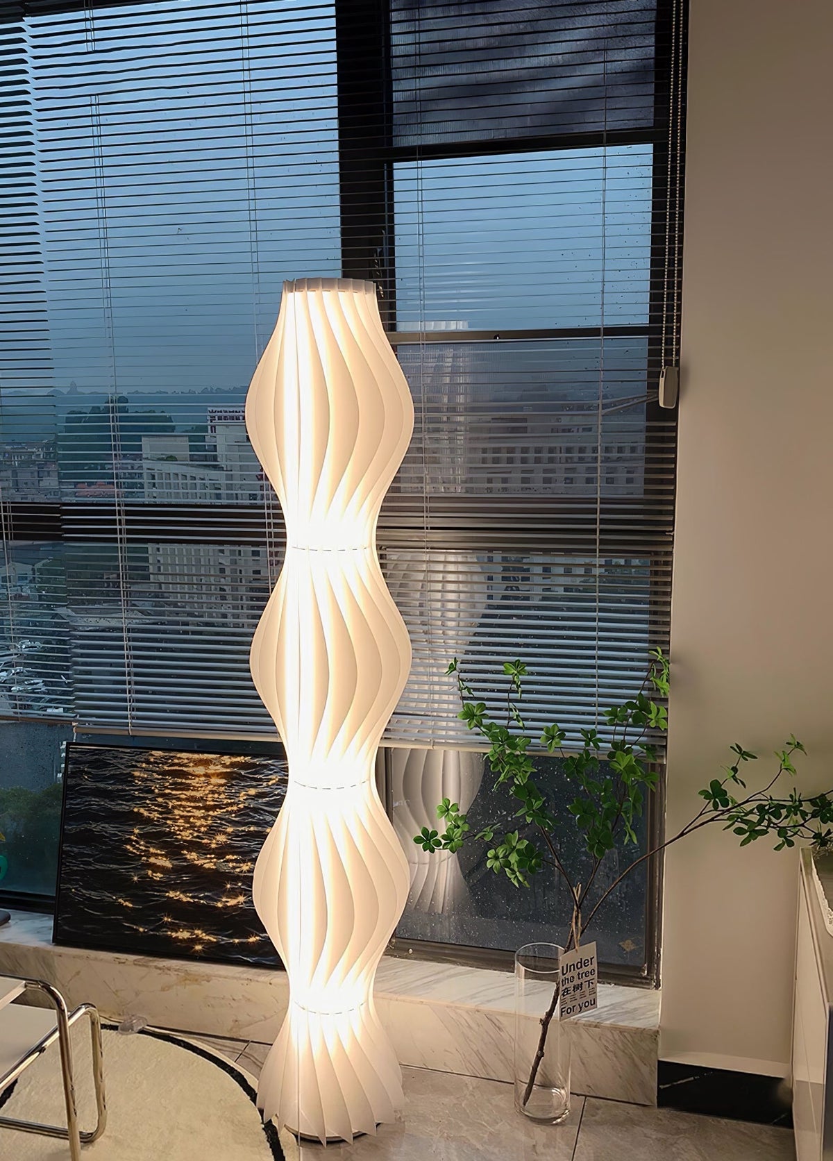 Dotha lampada da terra contemporanea