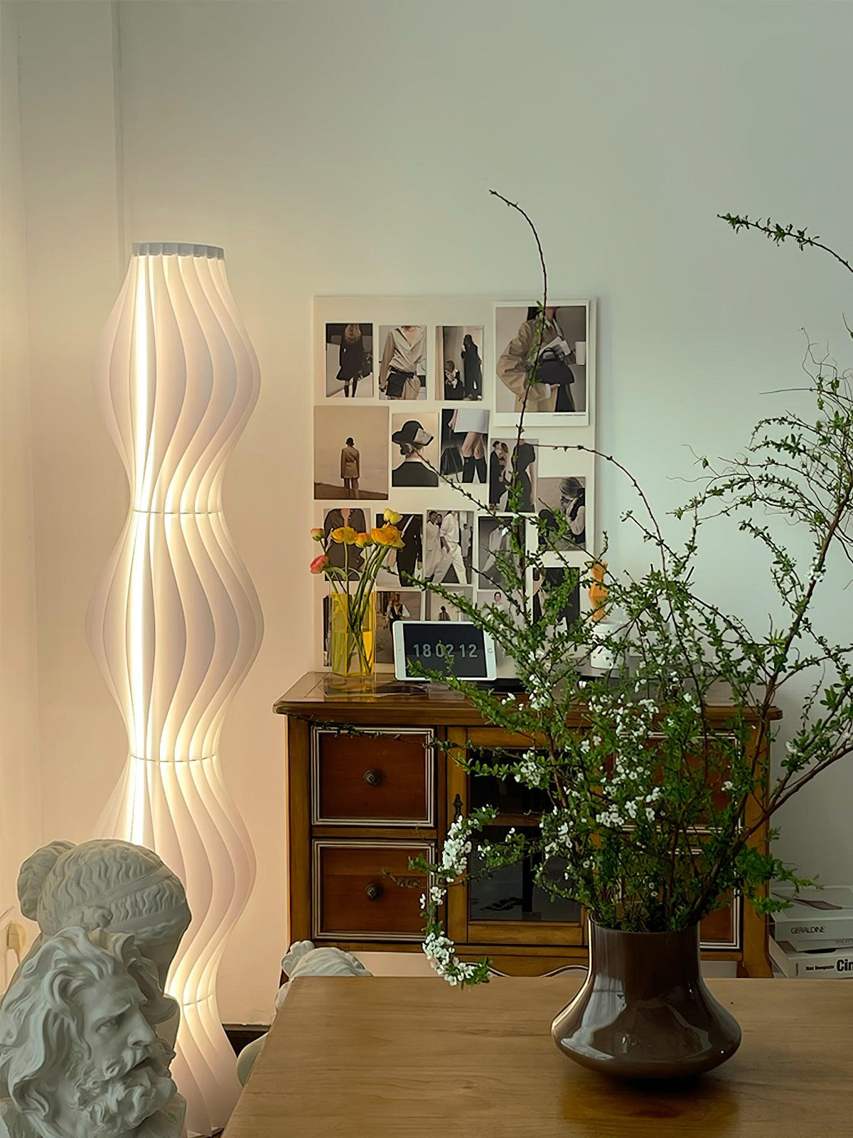 Dotha lampada da terra contemporanea