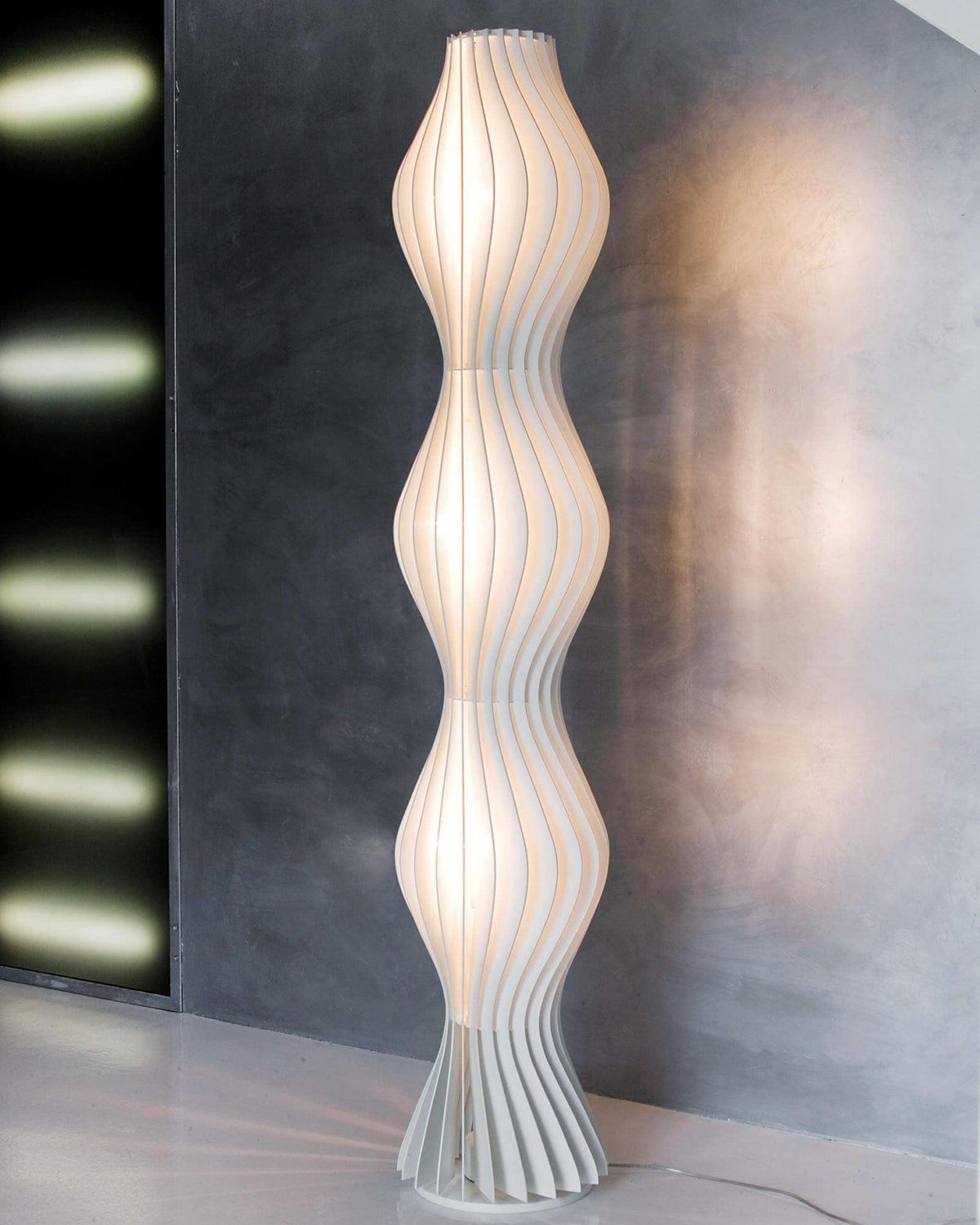 Dotha lampada da terra contemporanea