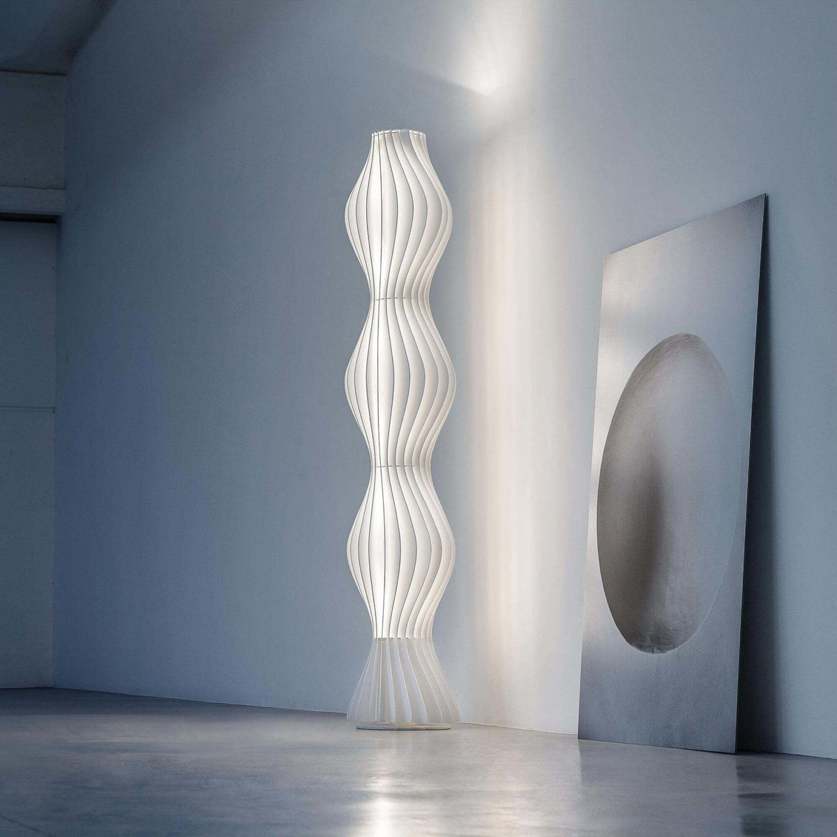 Dotha lampada da terra contemporanea