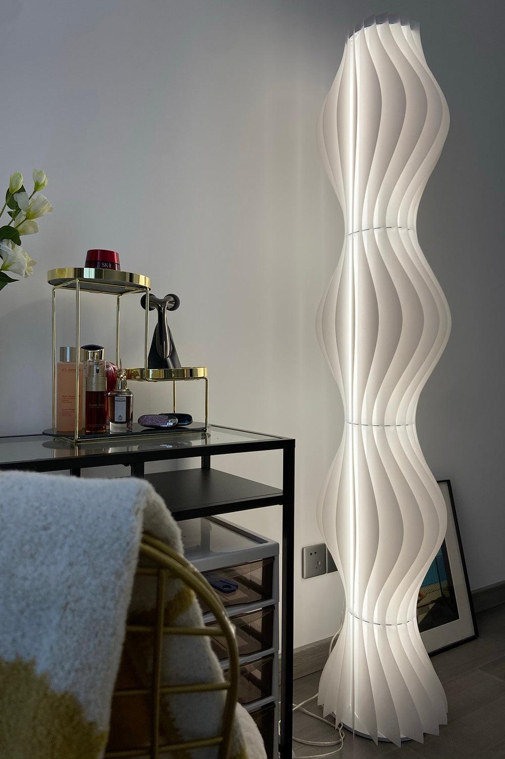 Dotha lampada da terra contemporanea
