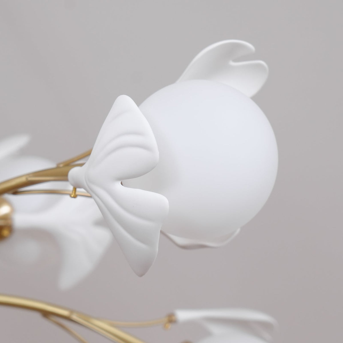 Ginkgo lampadario con globi in vetro Opaco