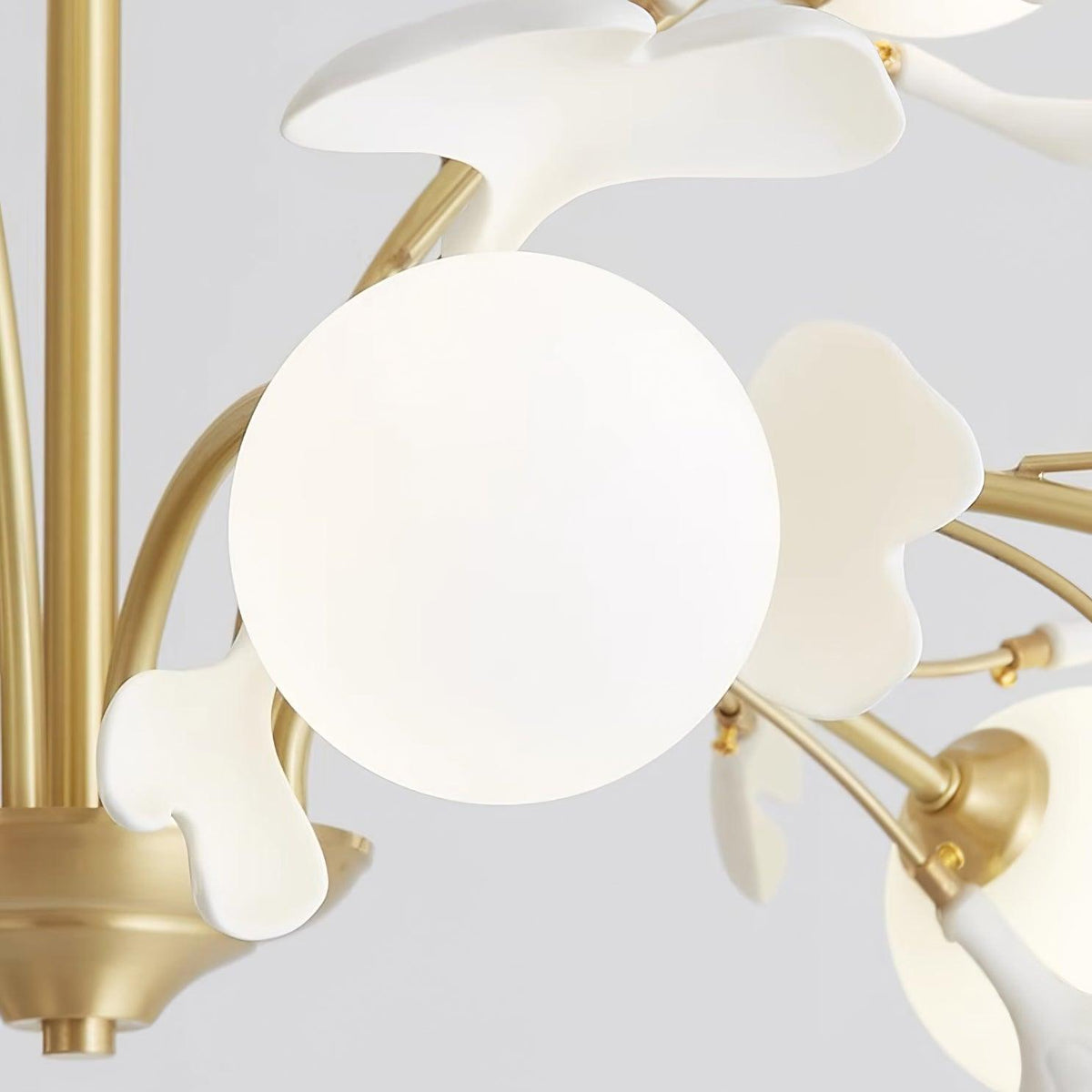 Ginkgo lampadario con globi in vetro Opaco