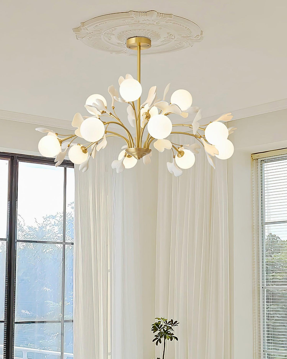 Ginkgo lampadario con globi in vetro Opaco