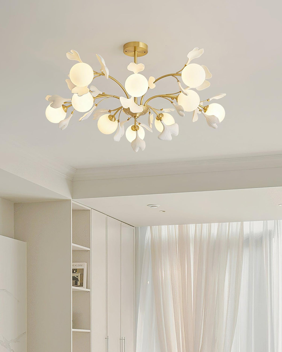Ginkgo lampadario con globi in vetro Opaco
