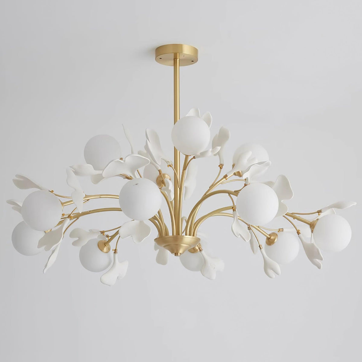 Ginkgo lampadario con globi in vetro Opaco