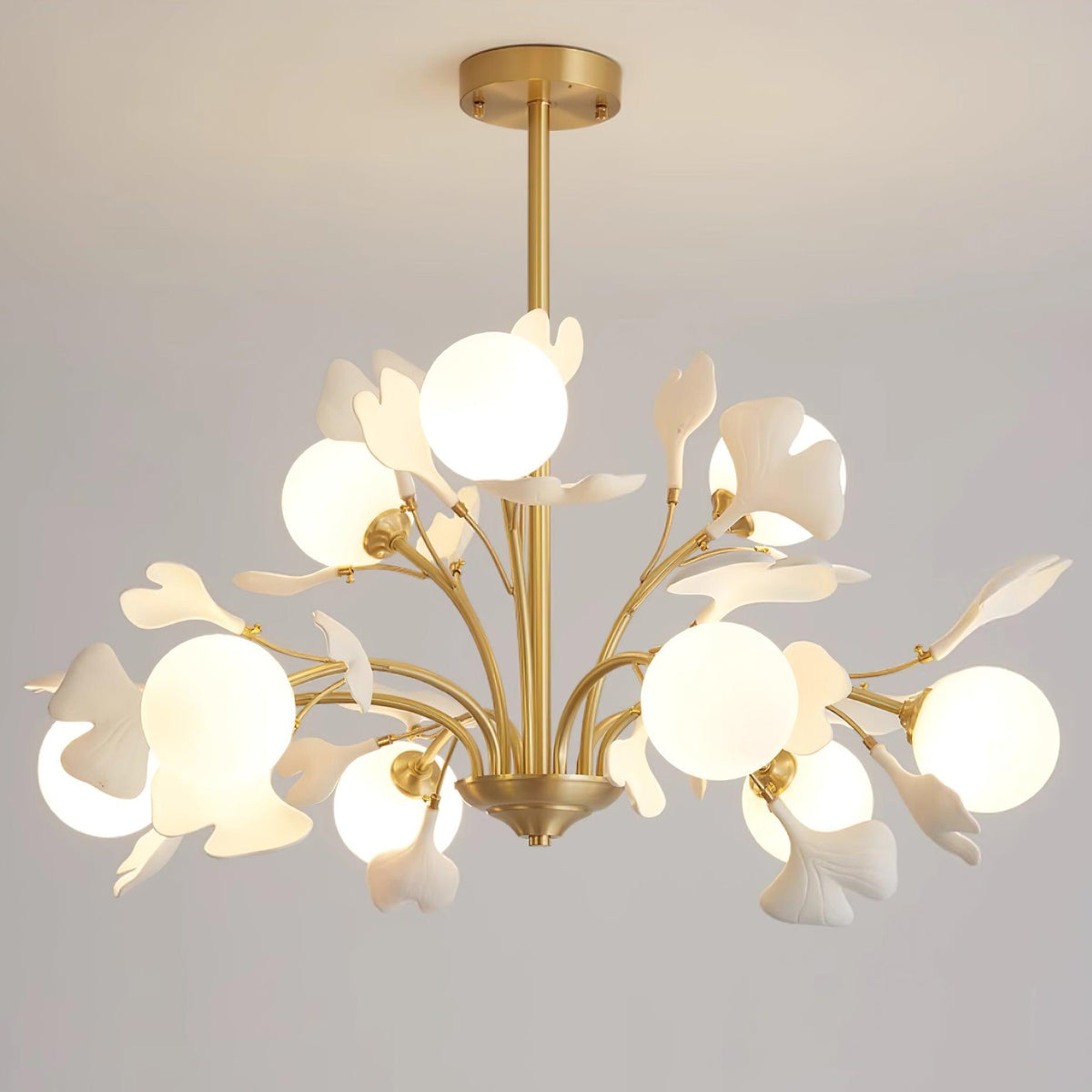Ginkgo lampadario con globi in vetro Opaco