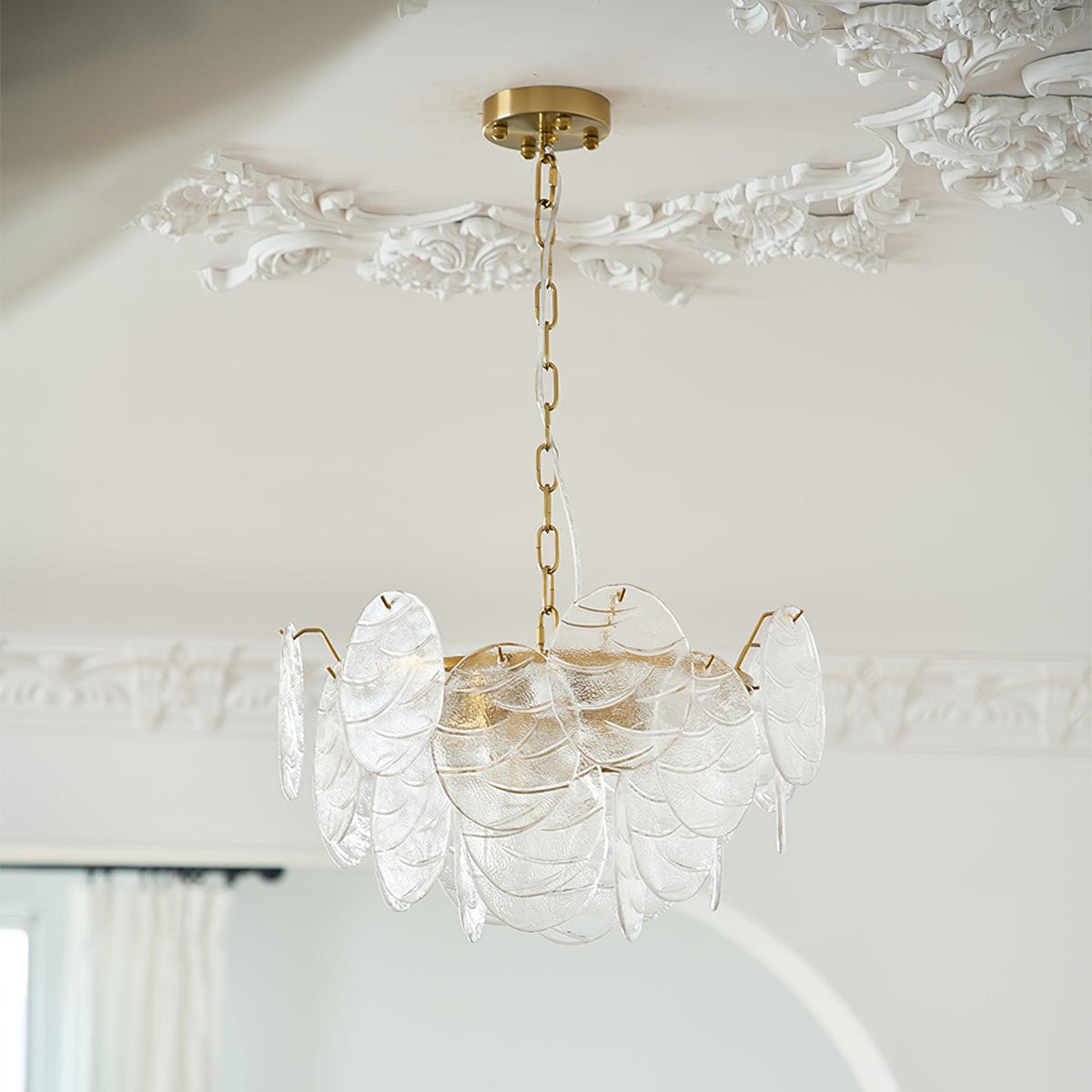 Lampadario in metallo con dischi di vetro e finitura oro, stile vittoriano