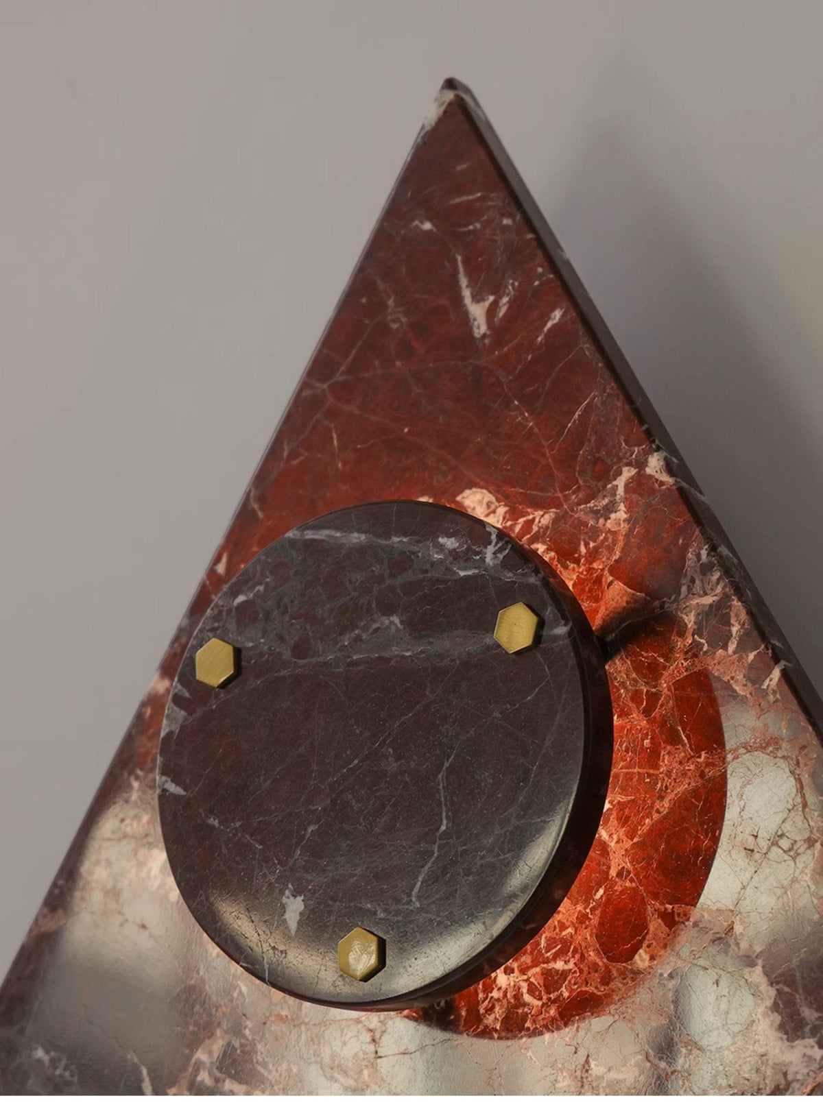 Pyramid lampada da parete in marmo rustico
