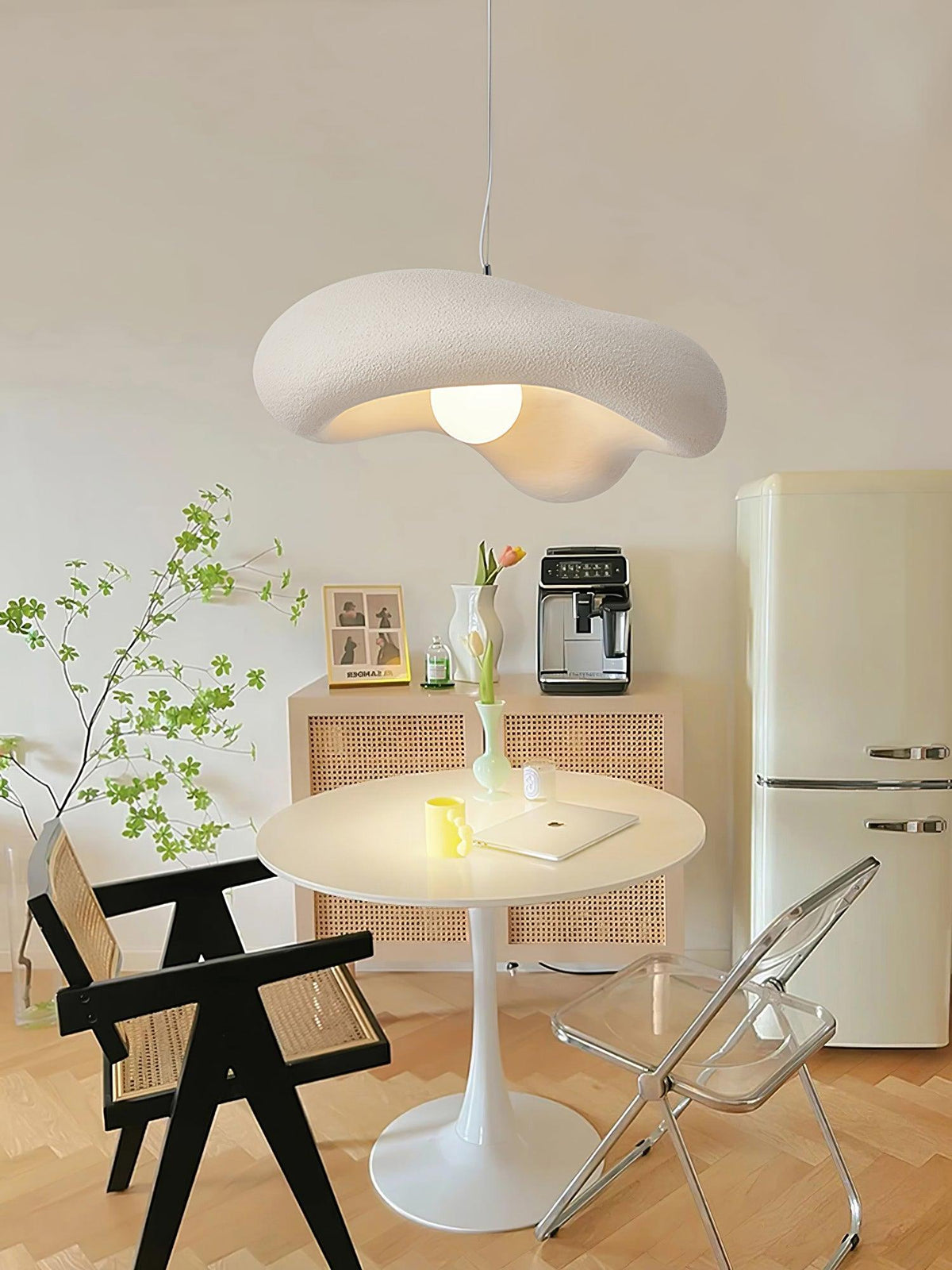 Lampada a sospensione in resina con forma organica per interni moderni Natural