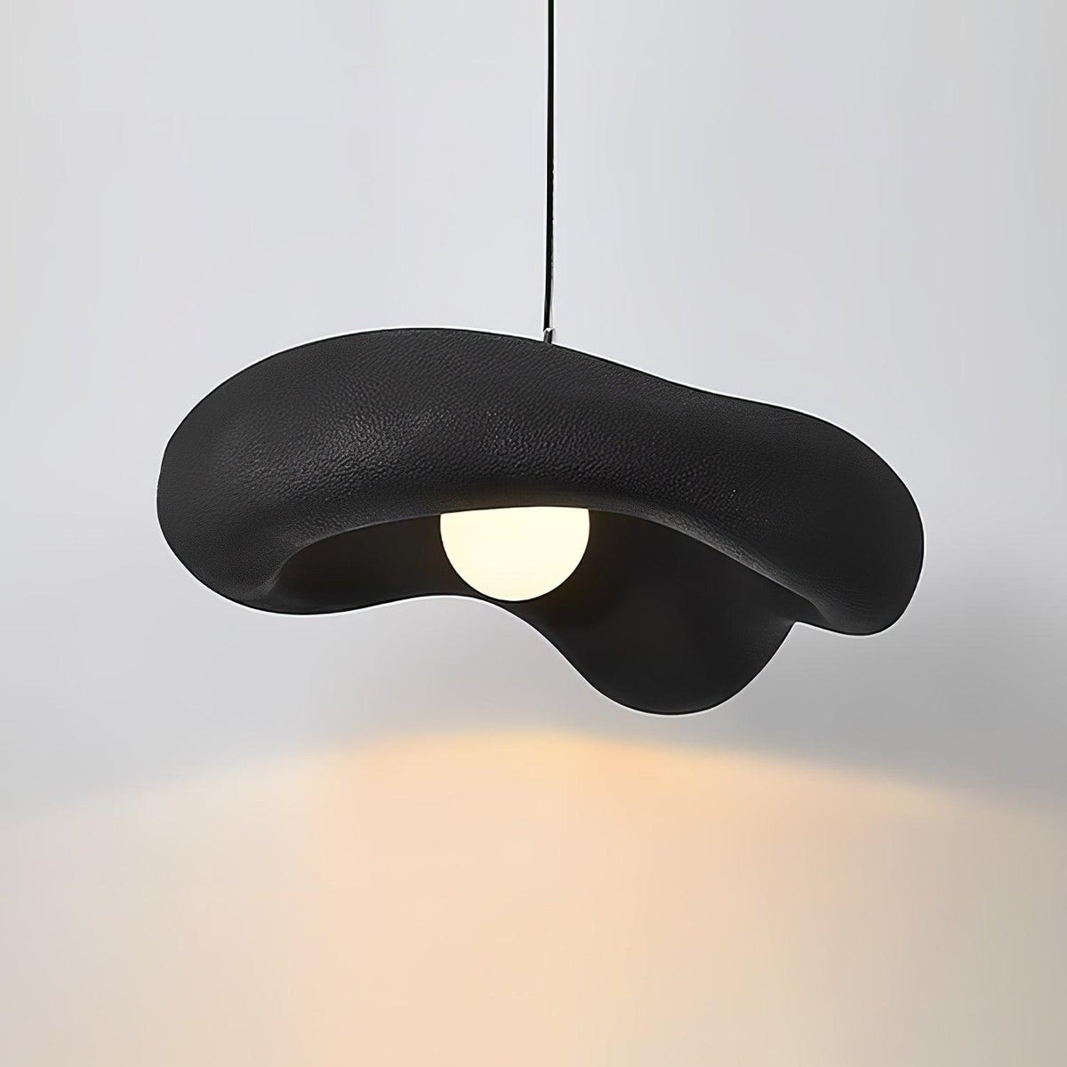 Lampada a sospensione in resina con forma organica per interni moderni Natural