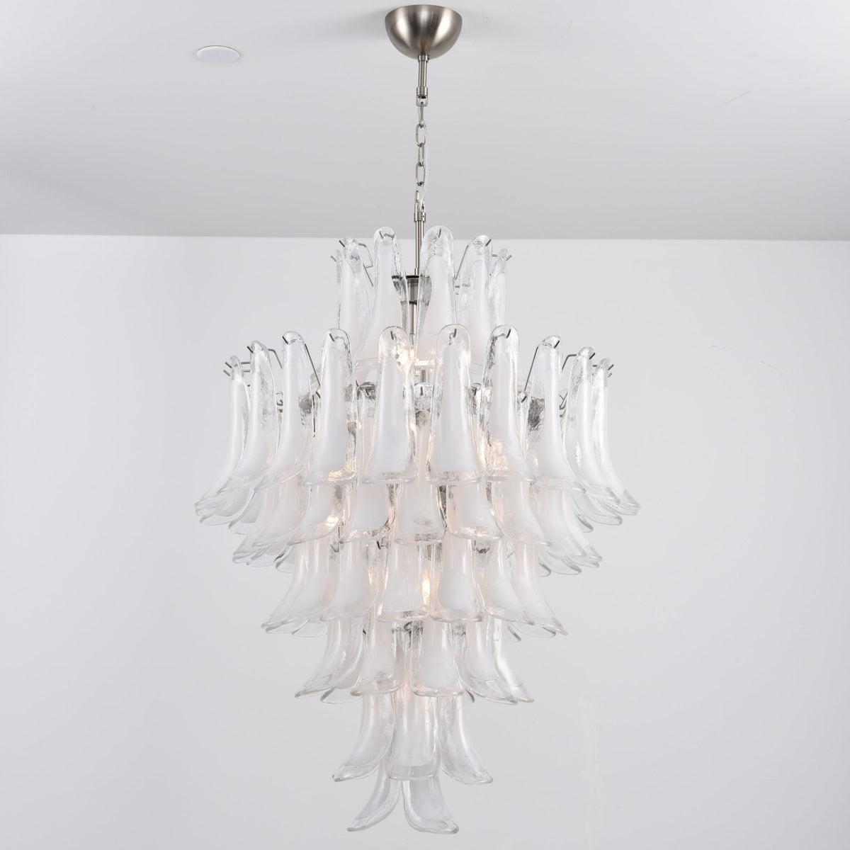 Eirivine lampadario petali in vetro bianco
