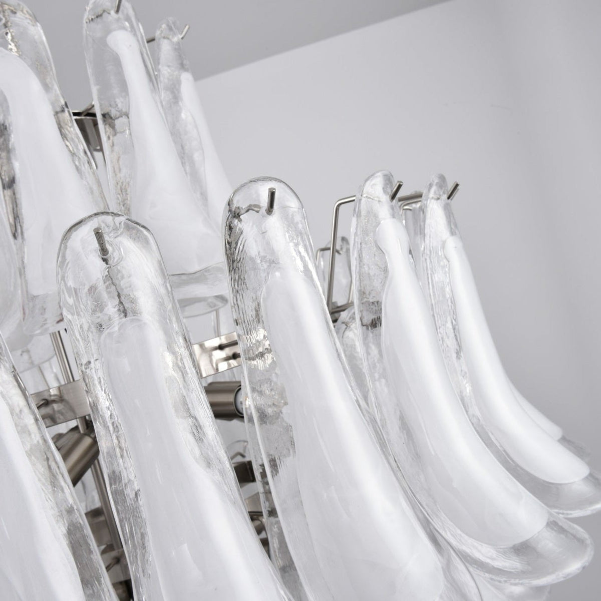 Eirivine lampadario petali in vetro bianco