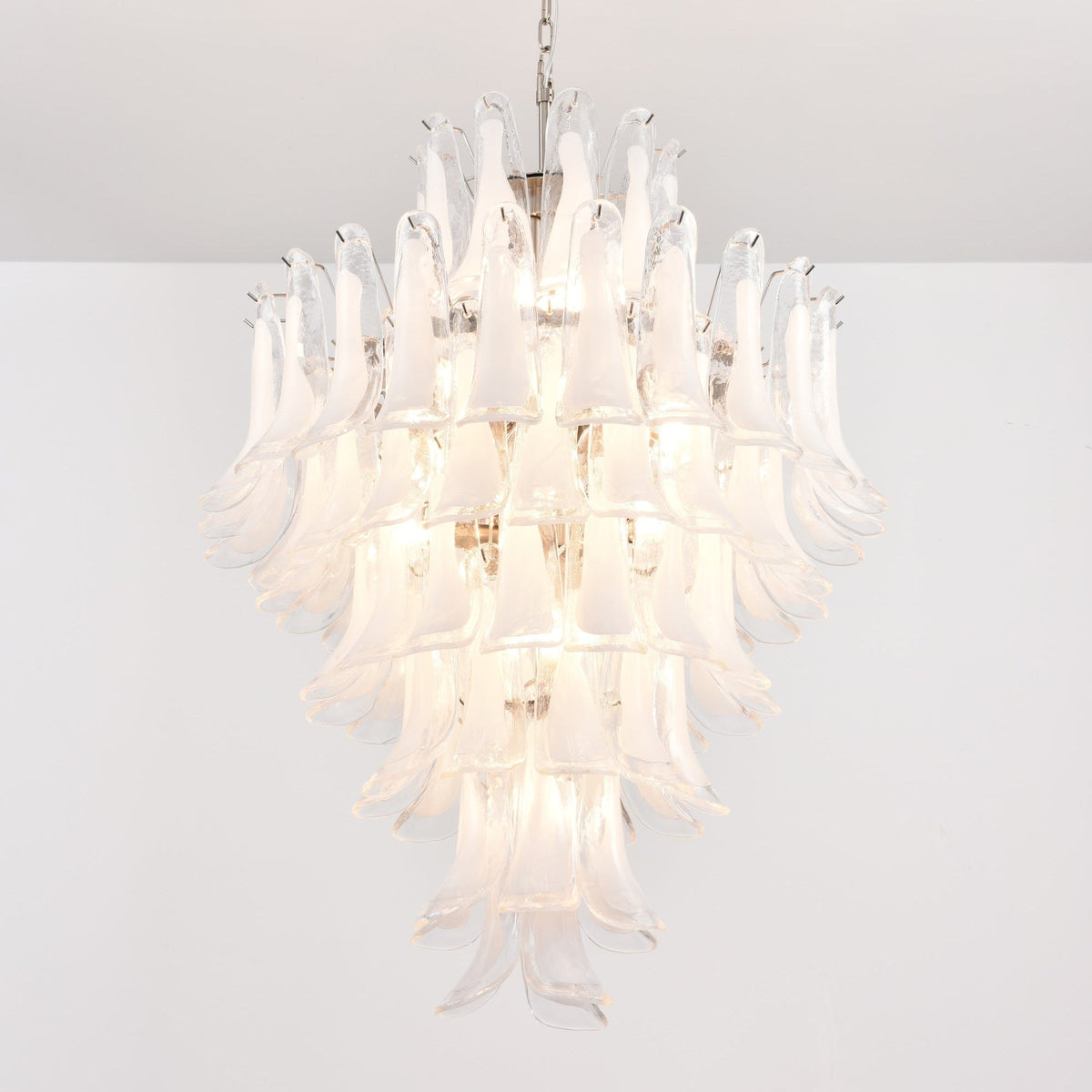 Eirivine lampadario petali in vetro bianco