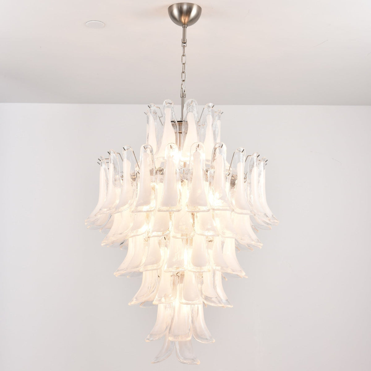 Eirivine lampadario petali in vetro bianco
