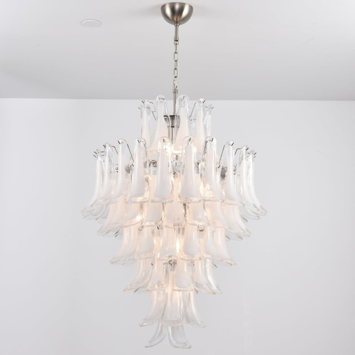 Eirivine lampadario petali in vetro bianco